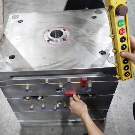 Plastic injection mold